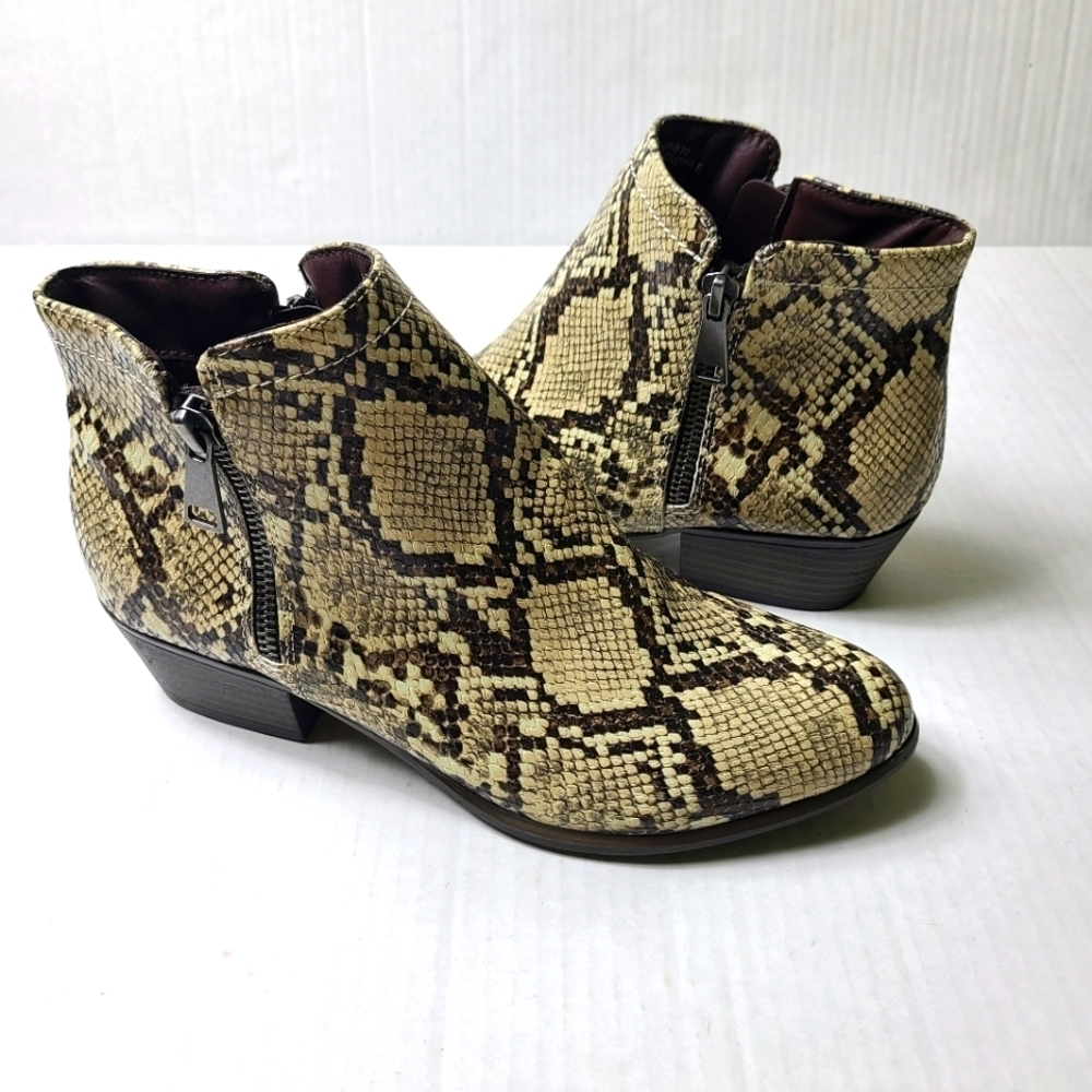 NWOT UNIONBAY tabby ankle booties